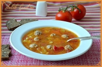 Суп с фрикадельками, фасолью и перцем